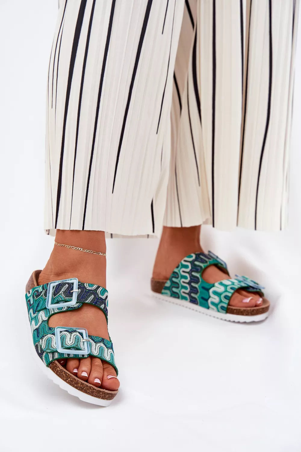 Šlepetės, modelis 211960. Ženkite į stilių