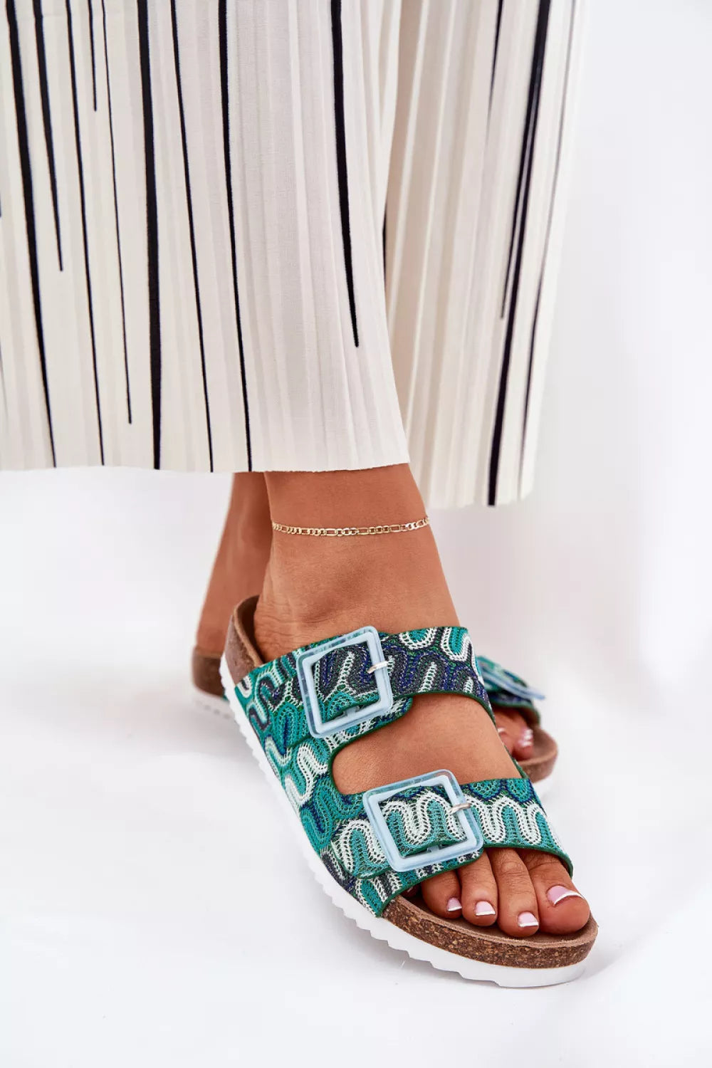 Šlepetės, modelis 211960. Ženkite į stilių