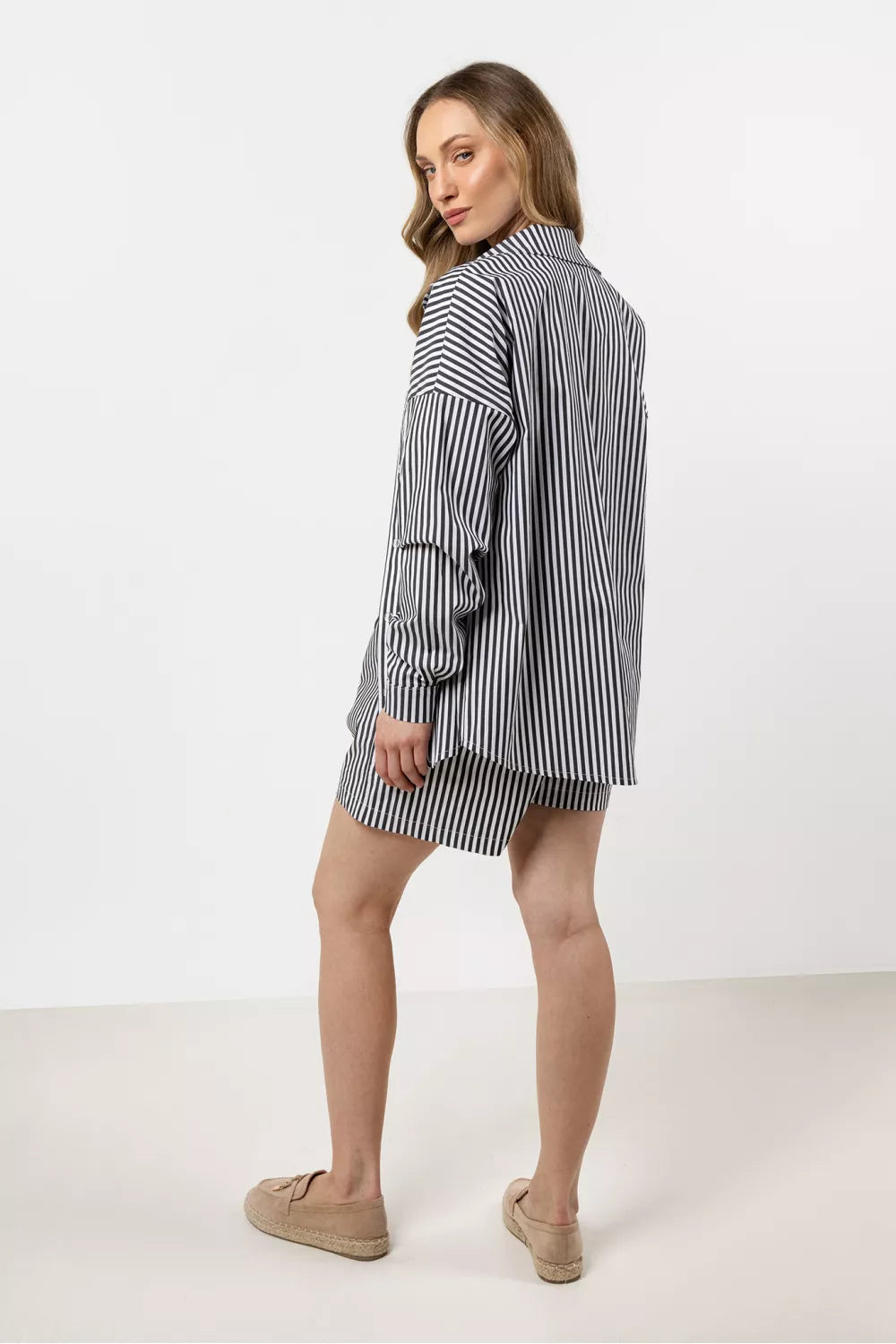 Marškiniai ilgomis rankovėmis, modelis 212200 awama