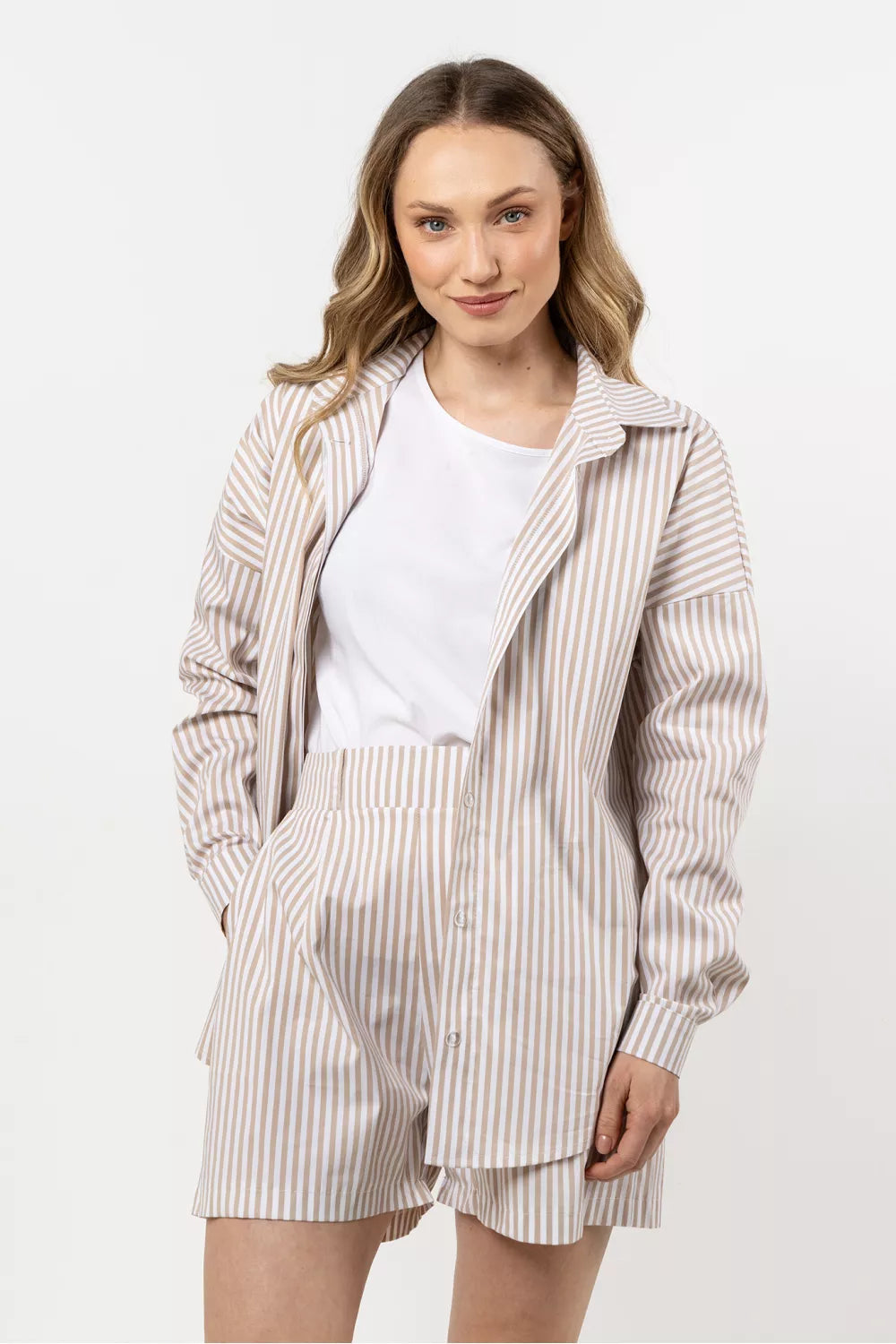 Marškiniai ilgomis rankovėmis, modelis 212201 awama