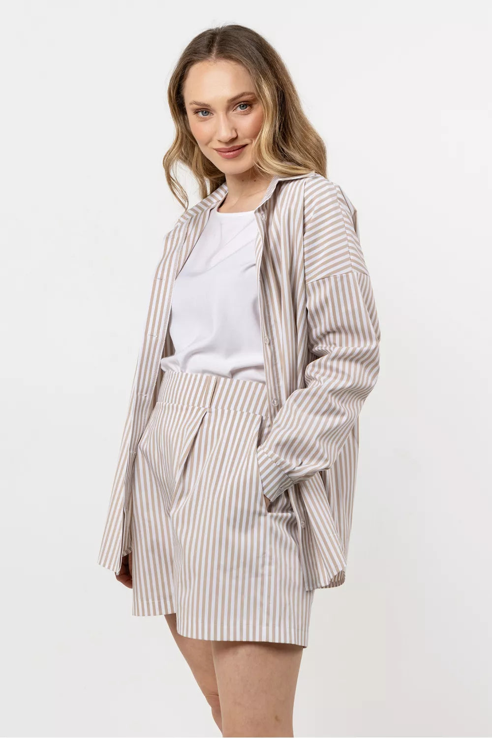 Marškiniai ilgomis rankovėmis, modelis 212201 awama