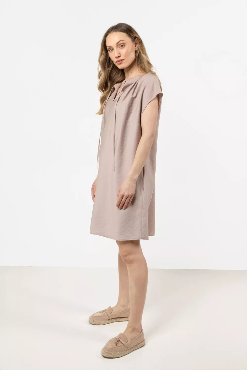 Dieninė suknelė, modelis 212243 awama