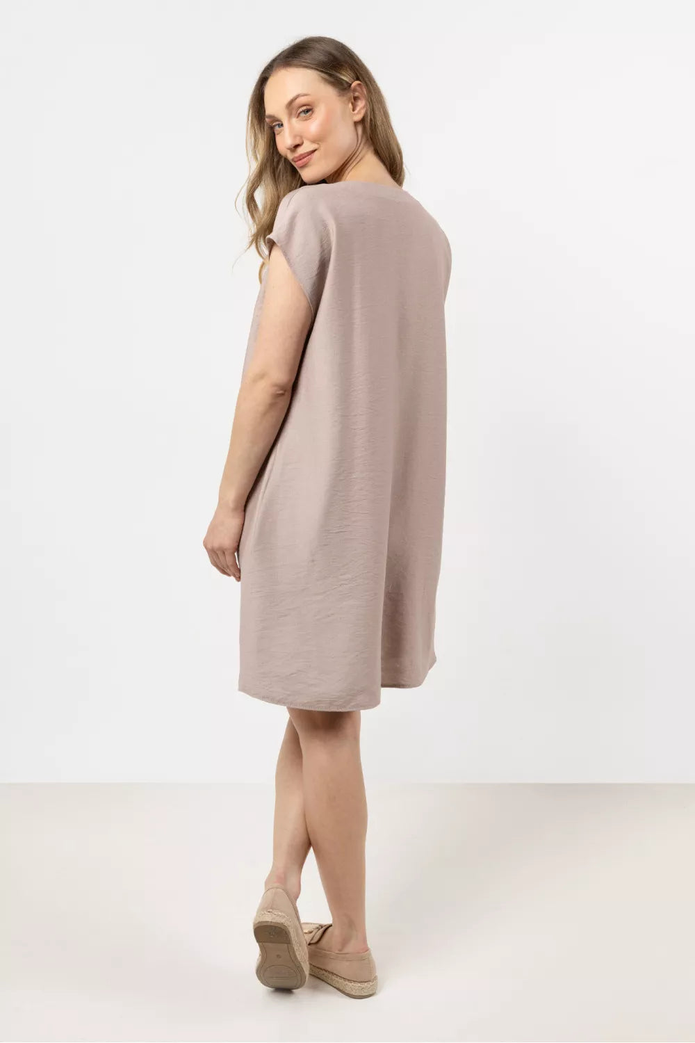 Dieninė suknelė, modelis 212243 awama