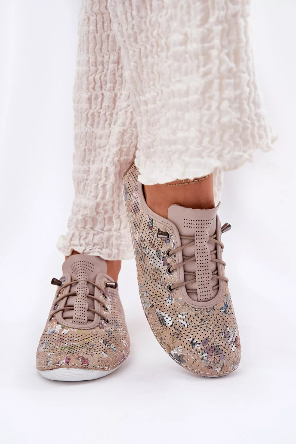 Pusbačiai, modelis 212549. Ženkite į stilių