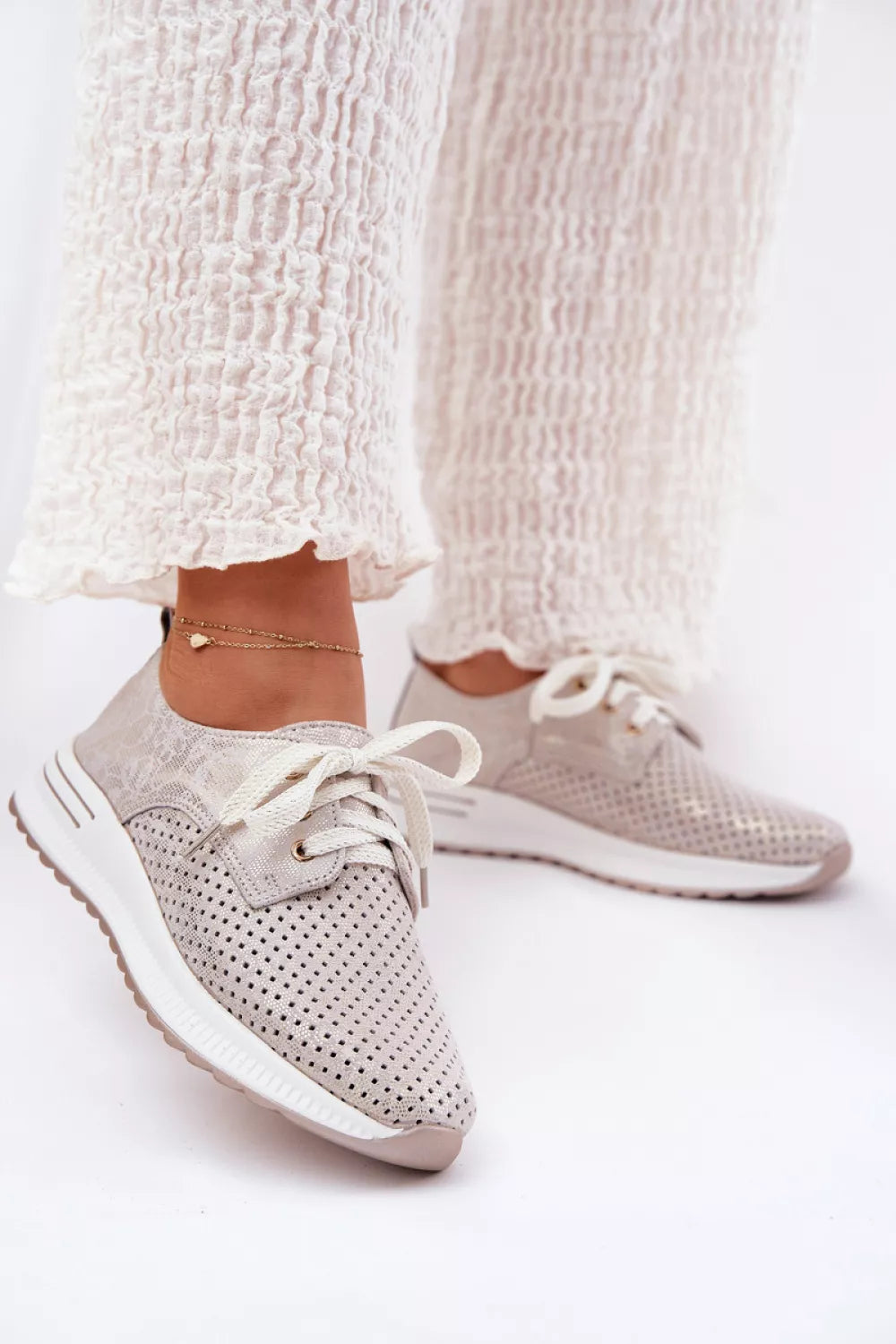 Pusbačiai, modelis 212558. Ženkite į stilių.