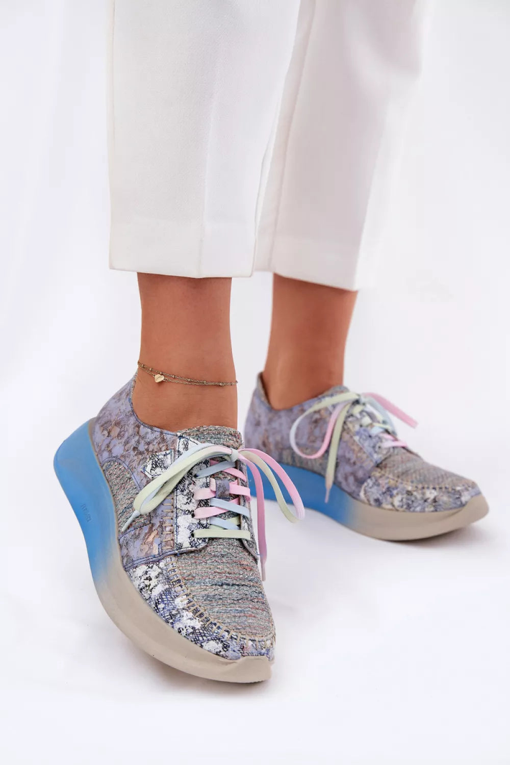 Pusbačiai, modelis 212569. Ženkite į stilių.