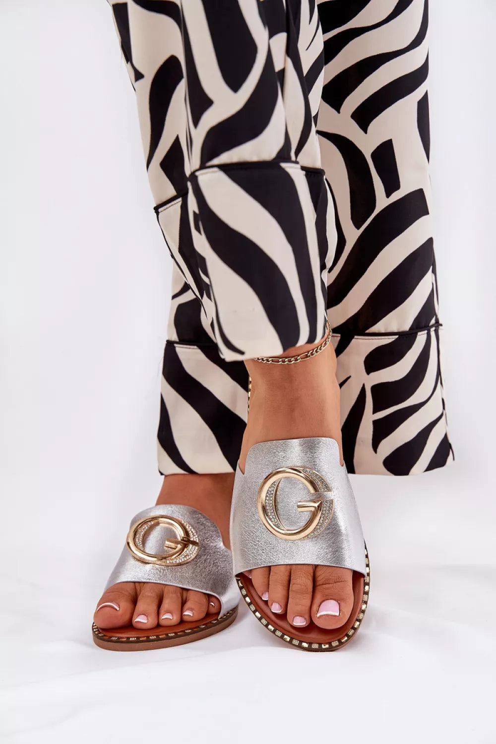 Šlepetės, modelis 212601. Ženkite į stilių.