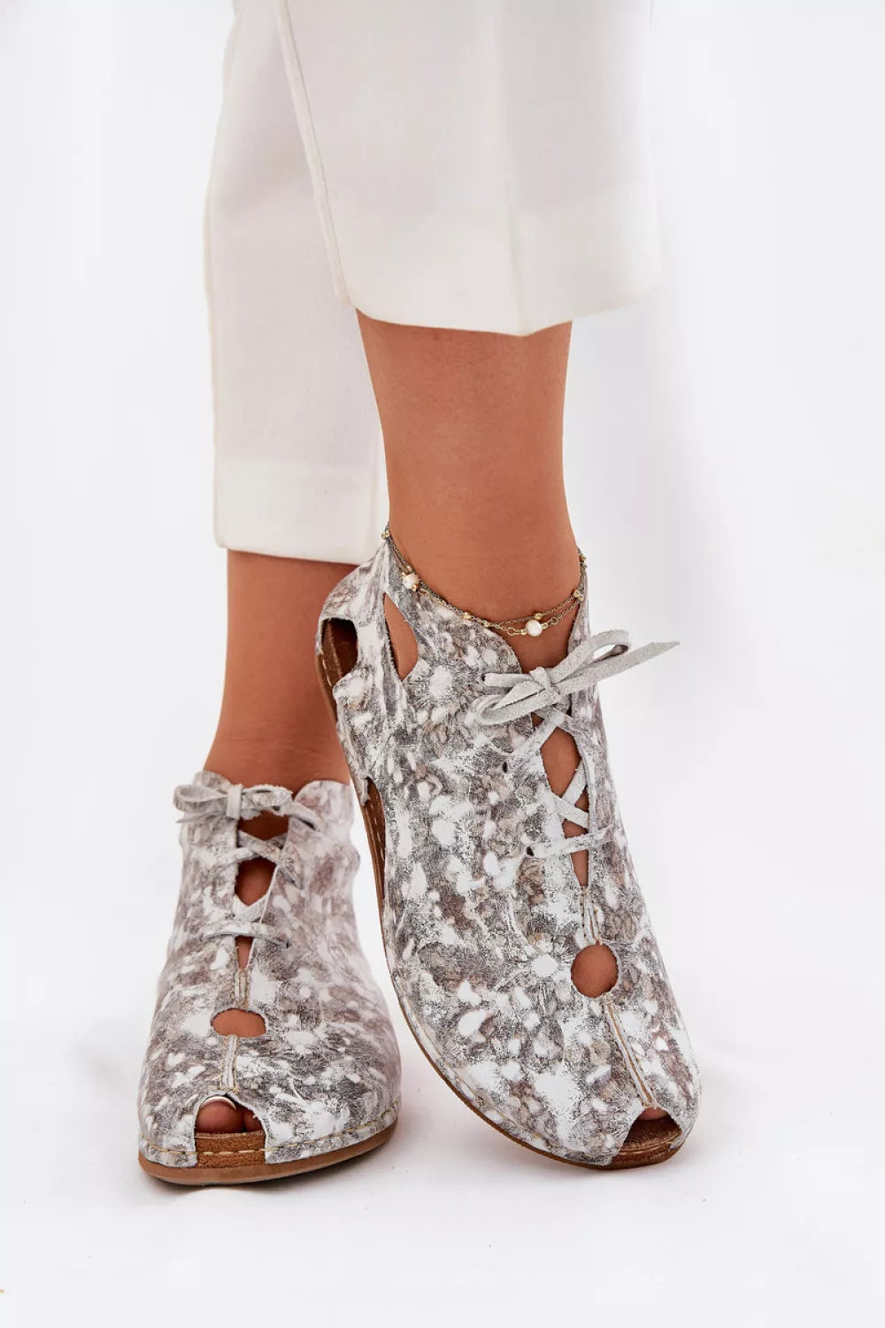 Batai, modelis 212924. Ženkite į stilių