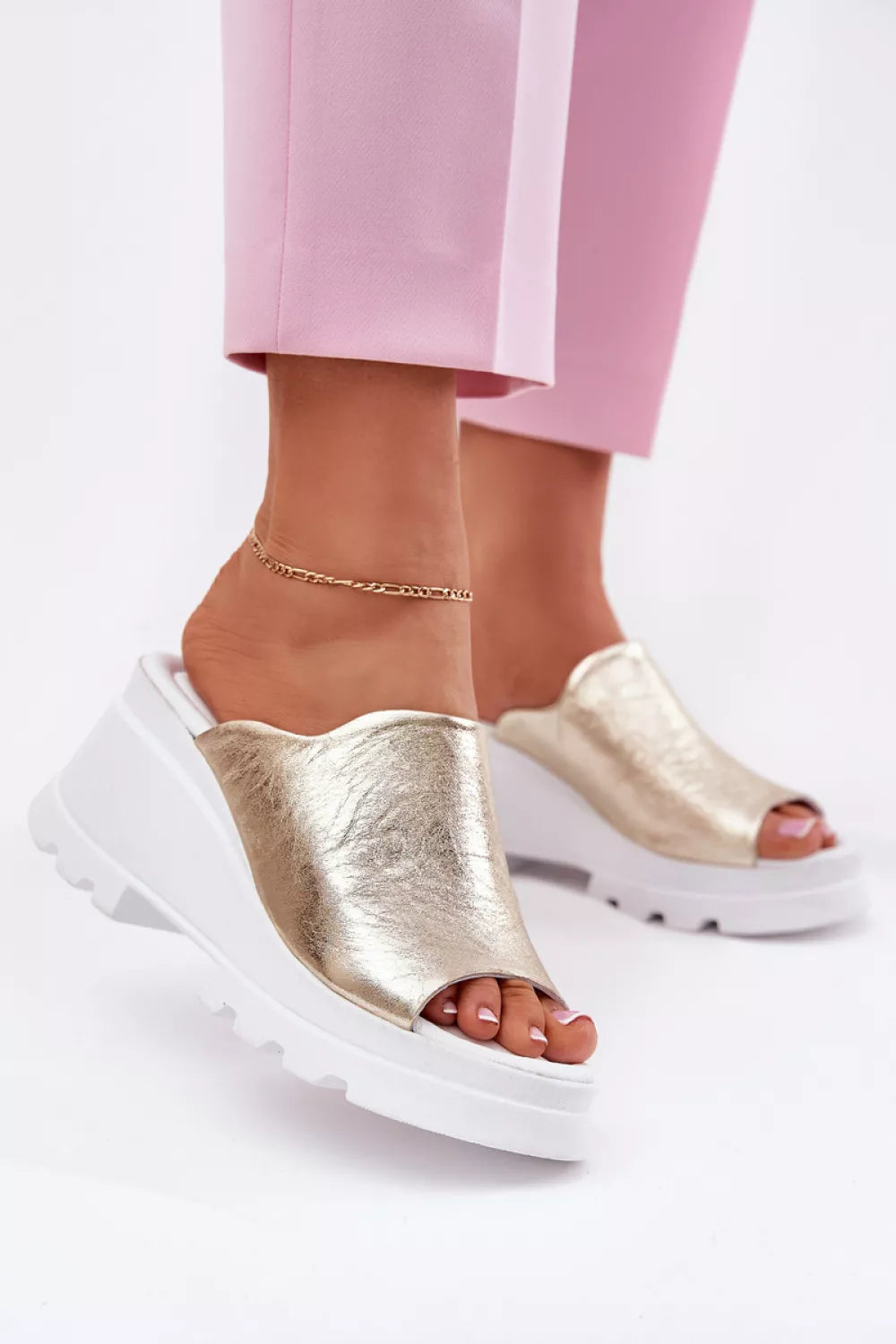 Šlepetės modelis 213034 Ženkite į stilių