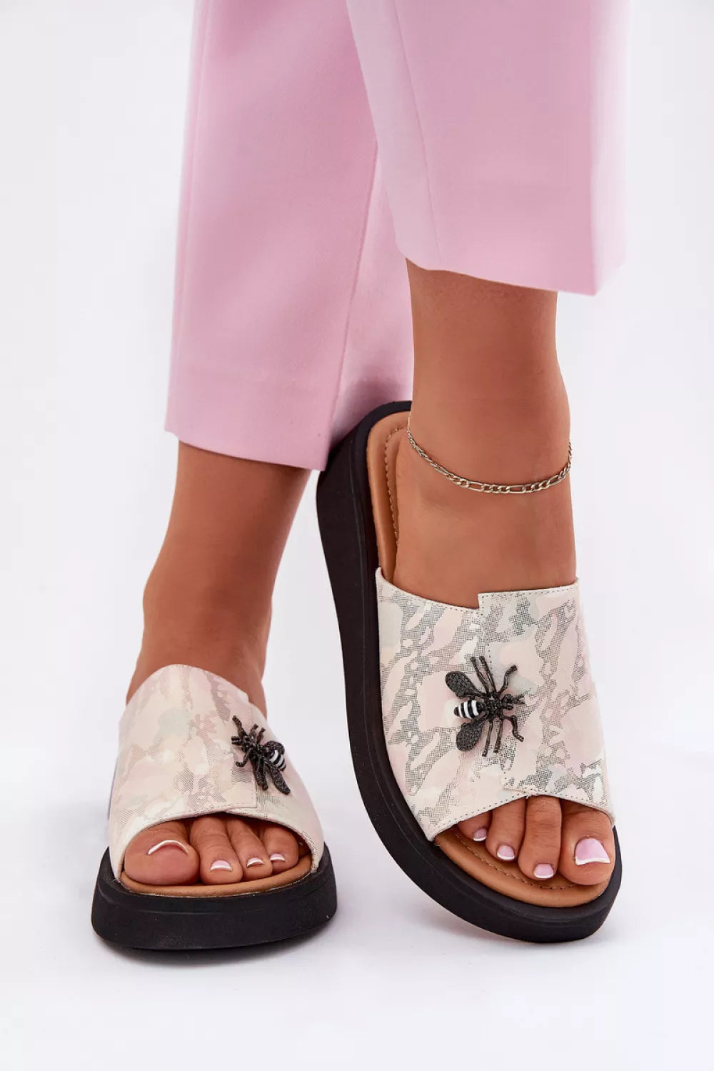 Šlepetės modelis 213036 Ženkite į stilių