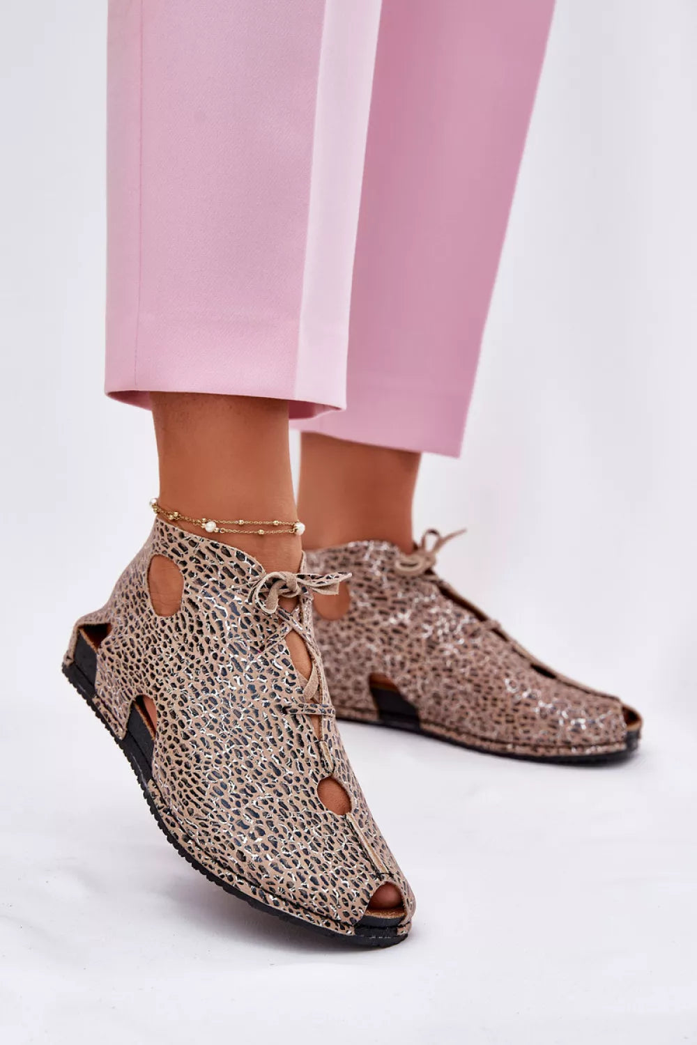 Batai, modelis 213152. Ženkite į stilių