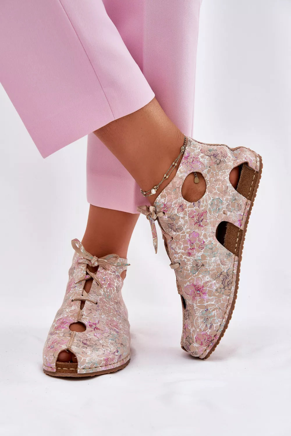 Batai, modelis 213153. Ženkite į stilių.