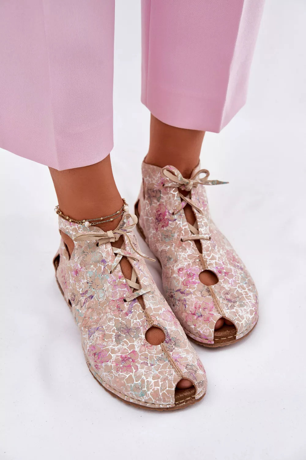 Batai, modelis 213153. Ženkite į stilių.