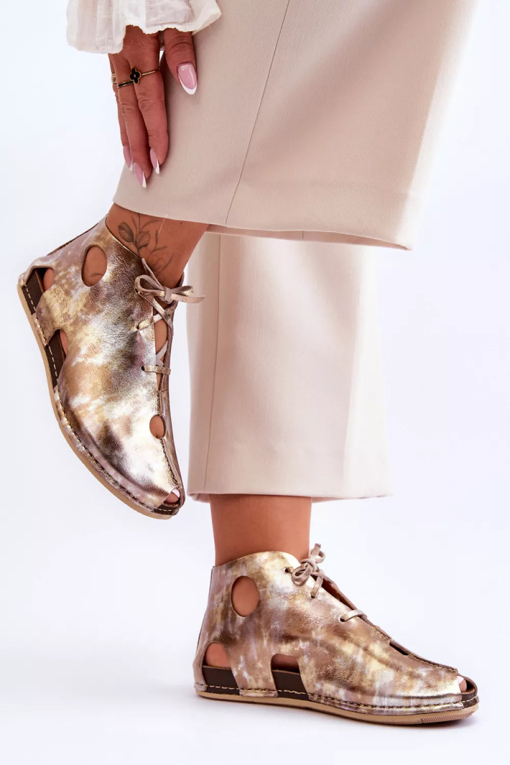 Batai, modelis 213155. Ženkite į stilių.