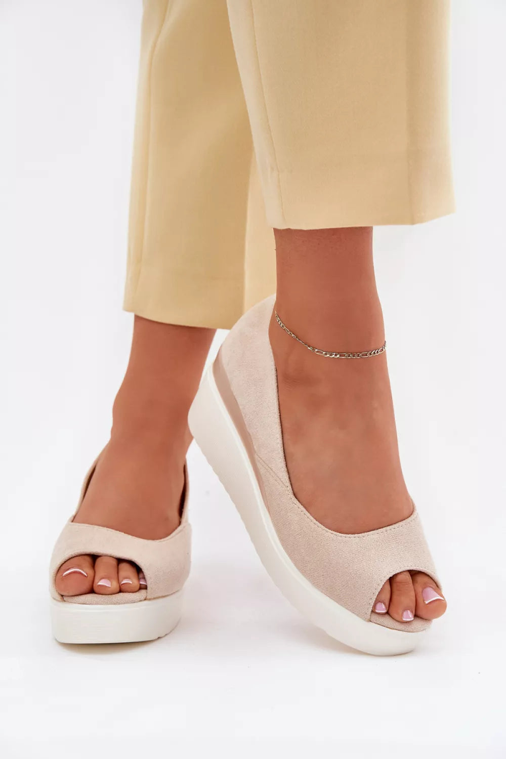 Buskin modelis 214684. Ženkite į stilių.