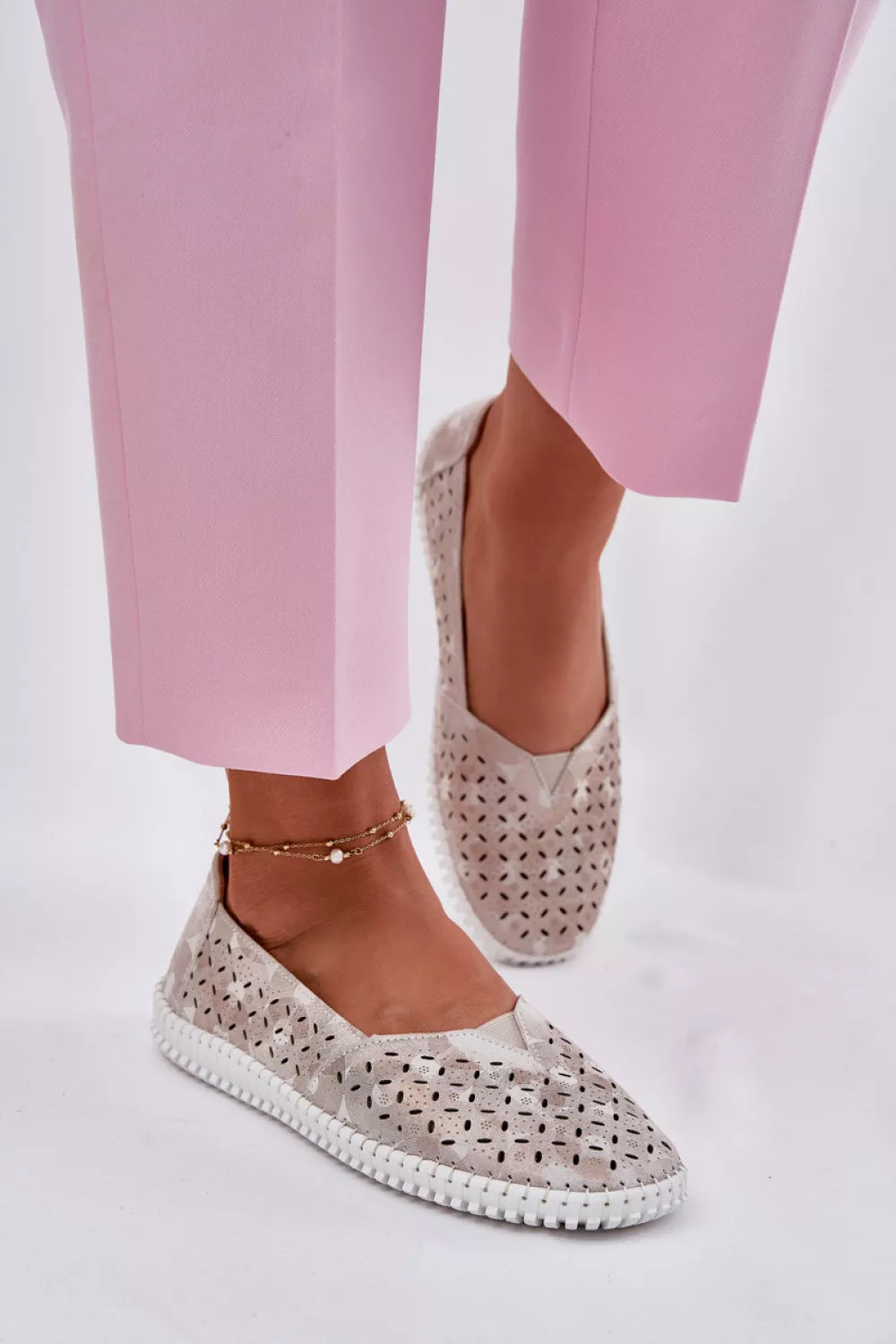 Pusbačiai, modelis 215144. Ženkite į stilių.