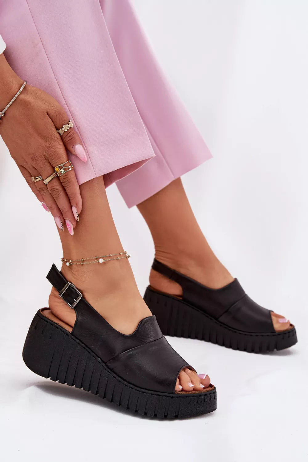 Buskin modelis 215339. Ženkite į stilių.