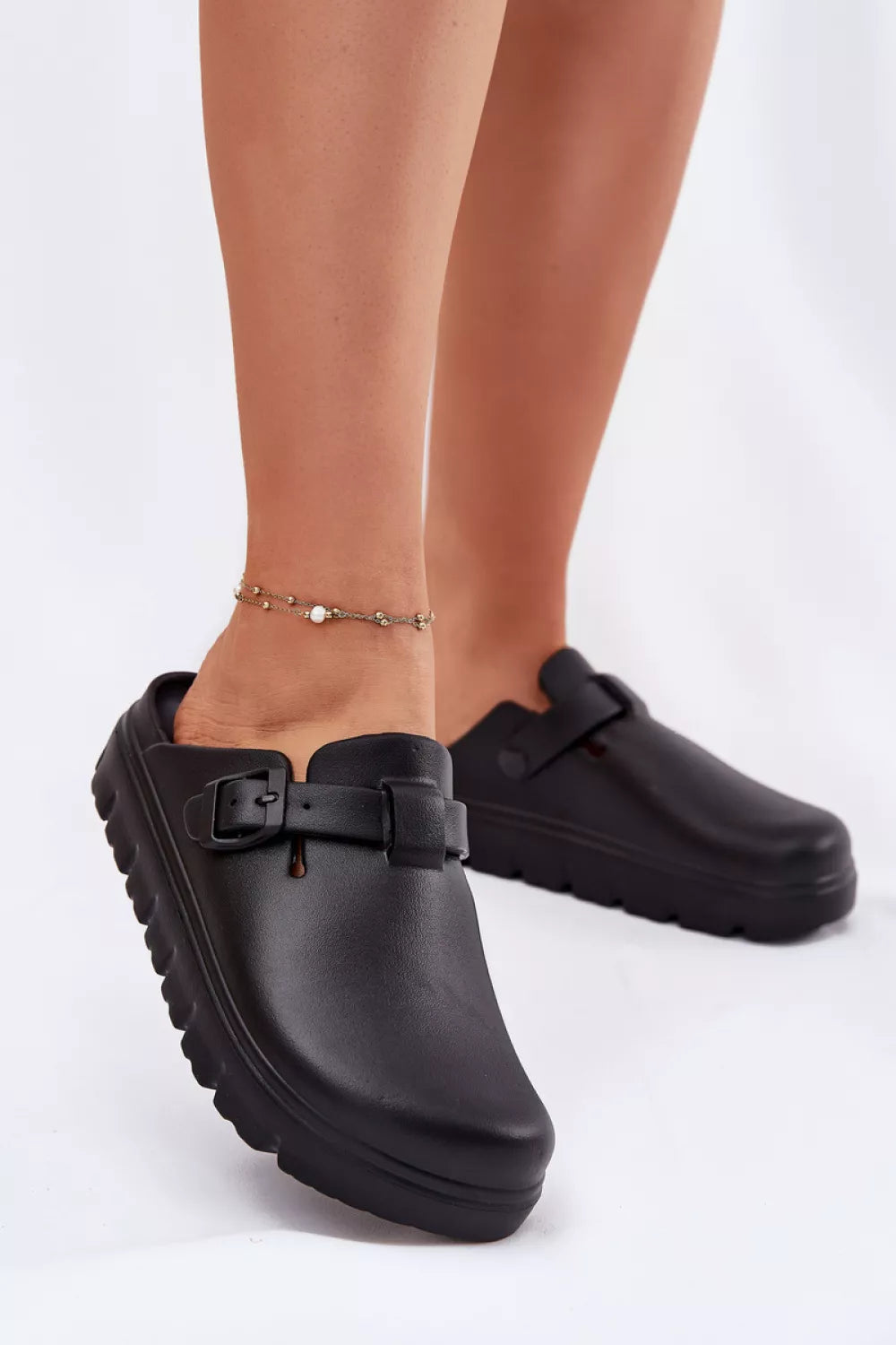 Šlepetės per pirštą modelis 215972 Ženkite stilingai