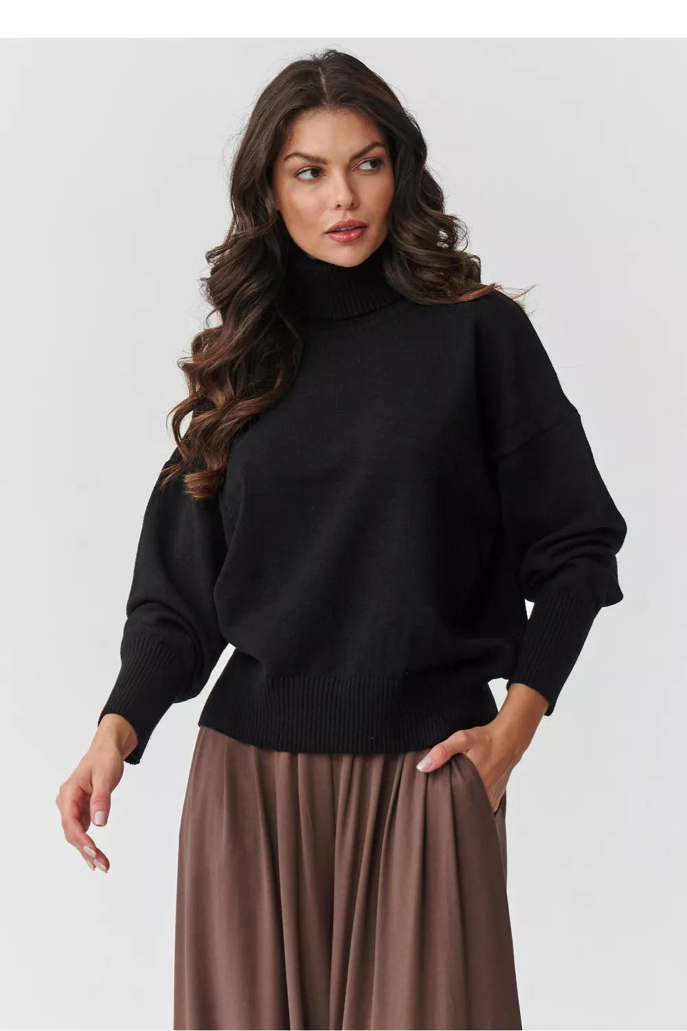 Megztinis su apykakle, modelis 217395 Makadamia