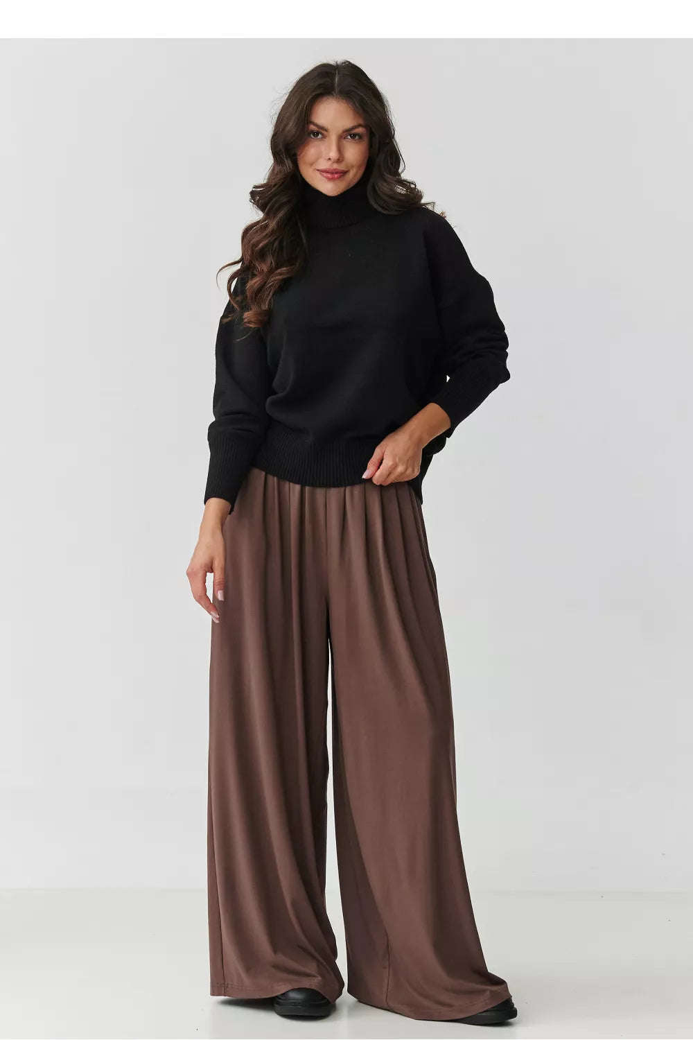 Megztinis su apykakle, modelis 217395 Makadamia