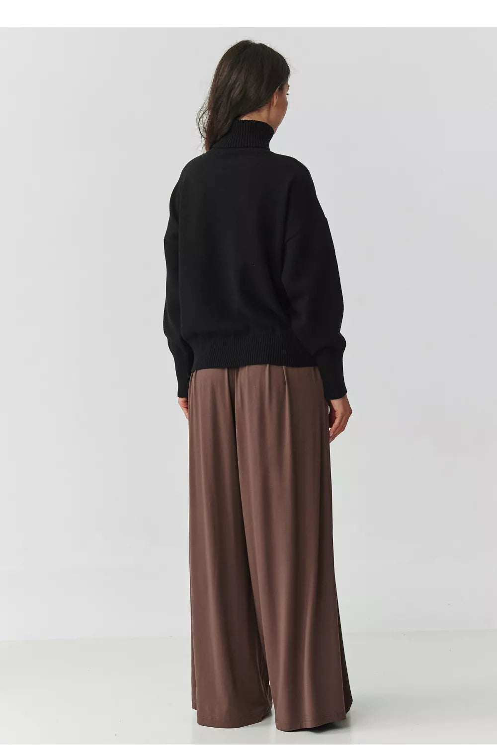 Megztinis su apykakle, modelis 217395 Makadamia