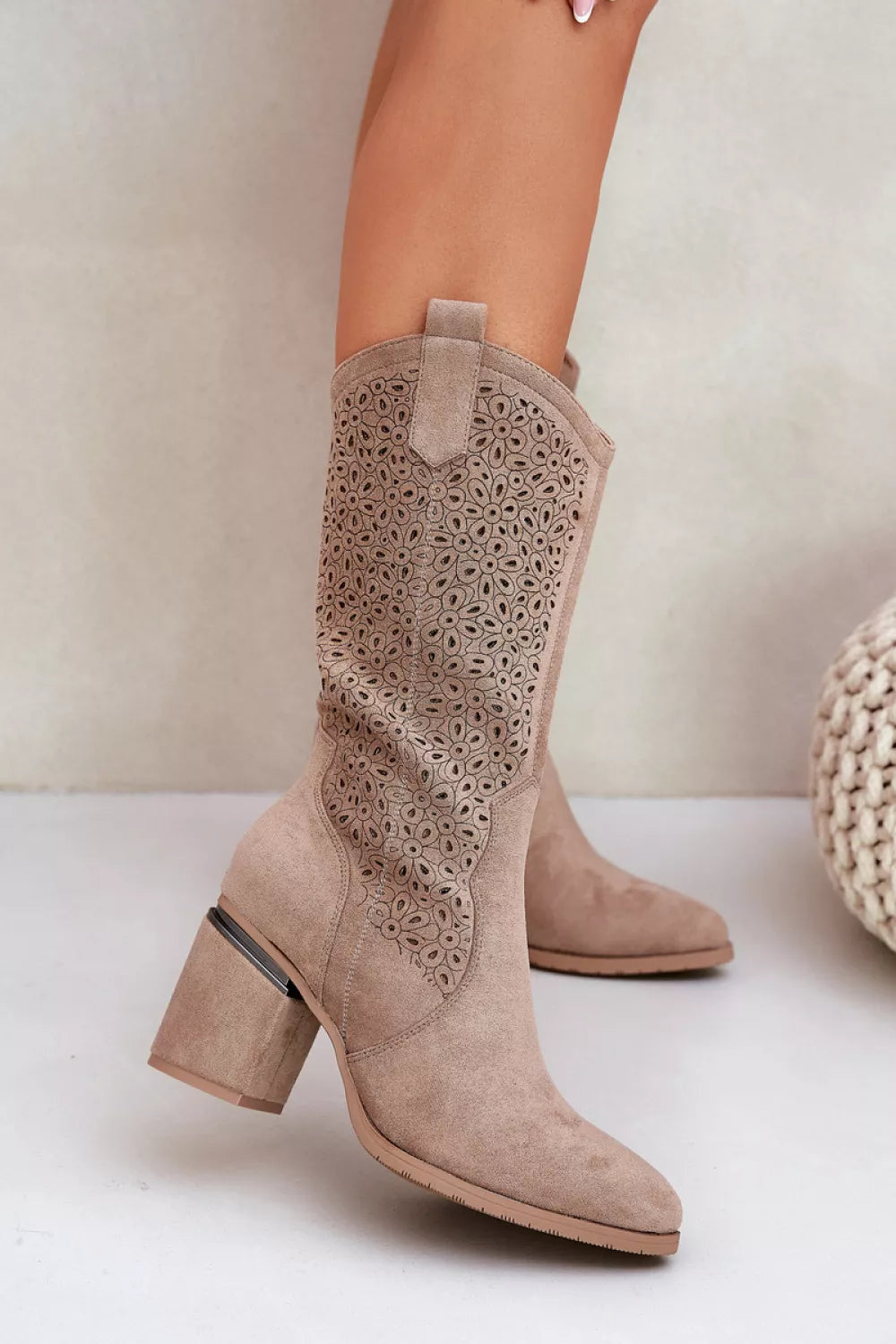 Aulinukai atvirų raštų, modelis 218494 Step in style