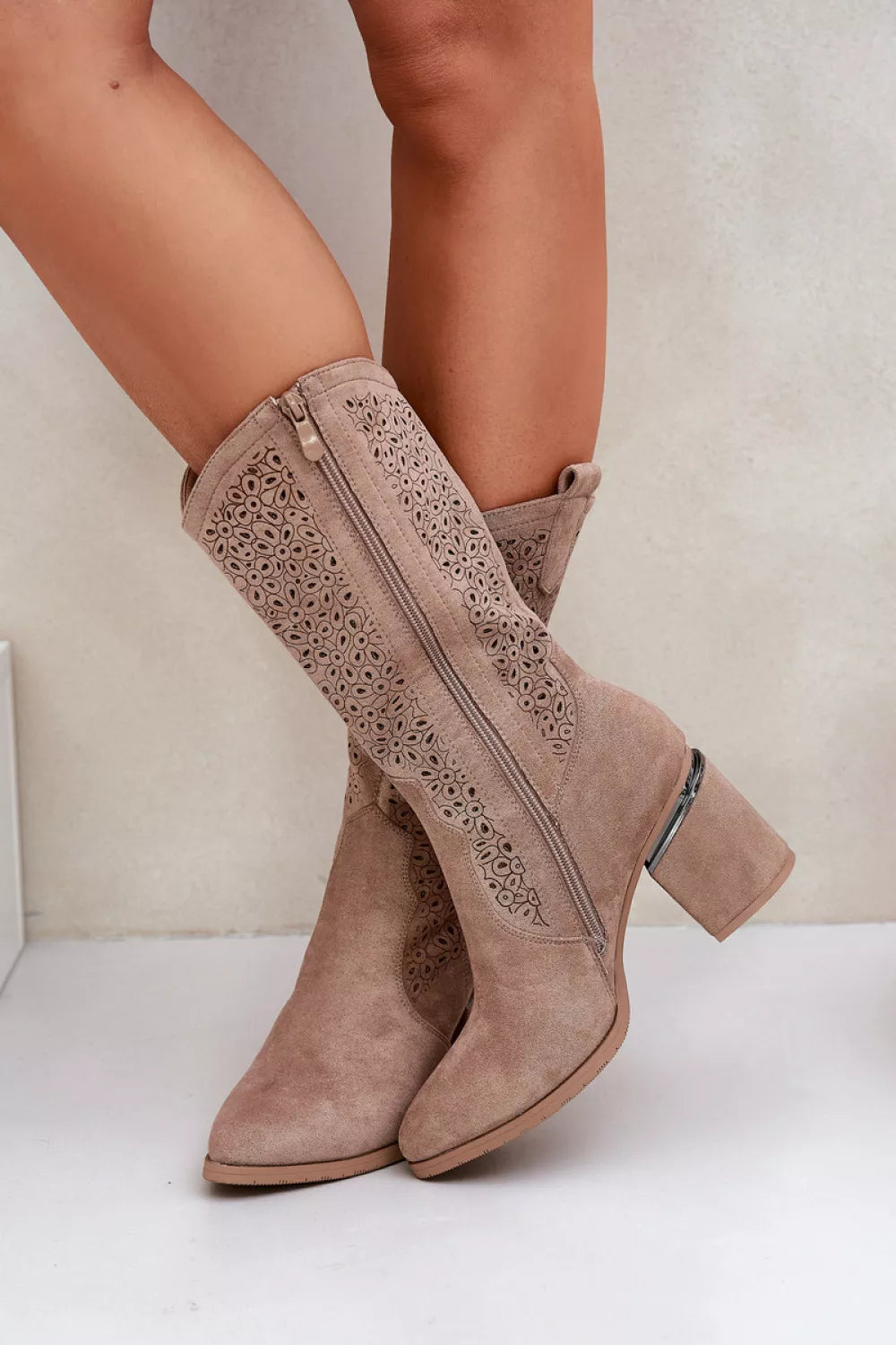 Aulinukai atvirų raštų, modelis 218494 Step in style