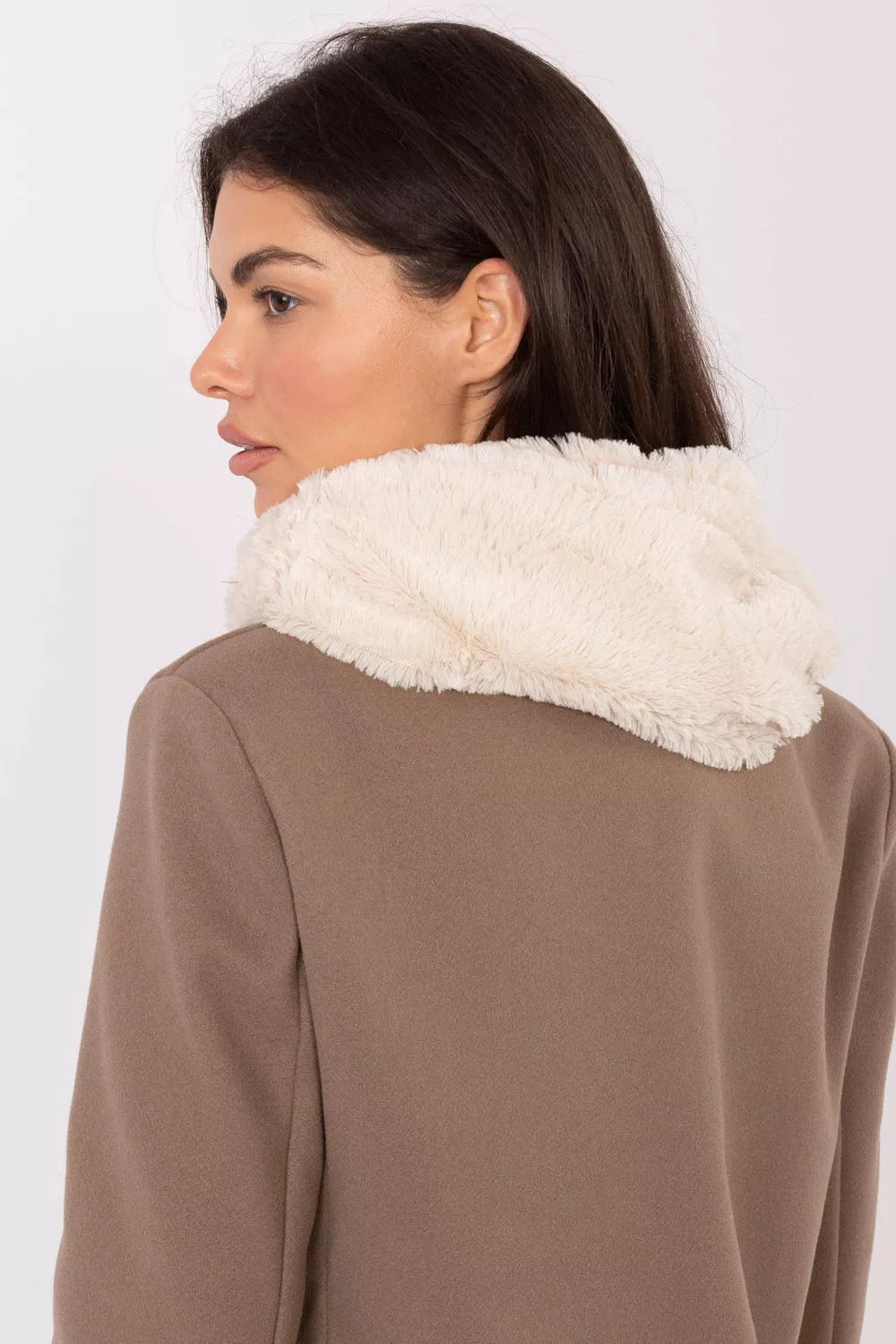 Begalybės šalikas, modelis 219611 AT