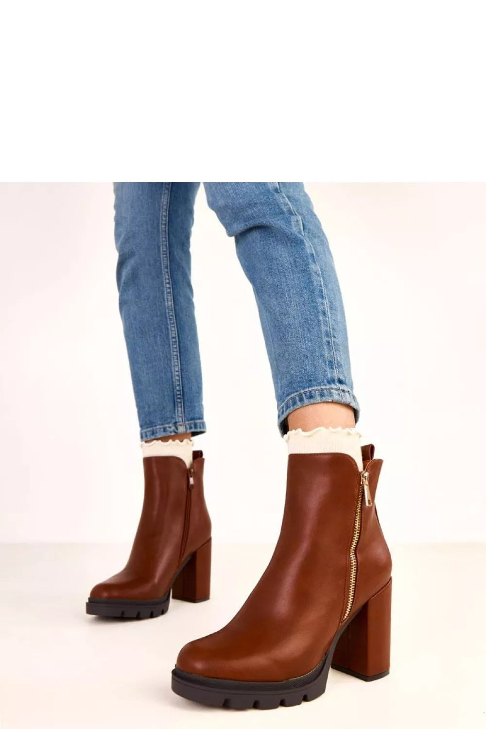 Auliniai batai su kulnu, modelis 220577 Solea