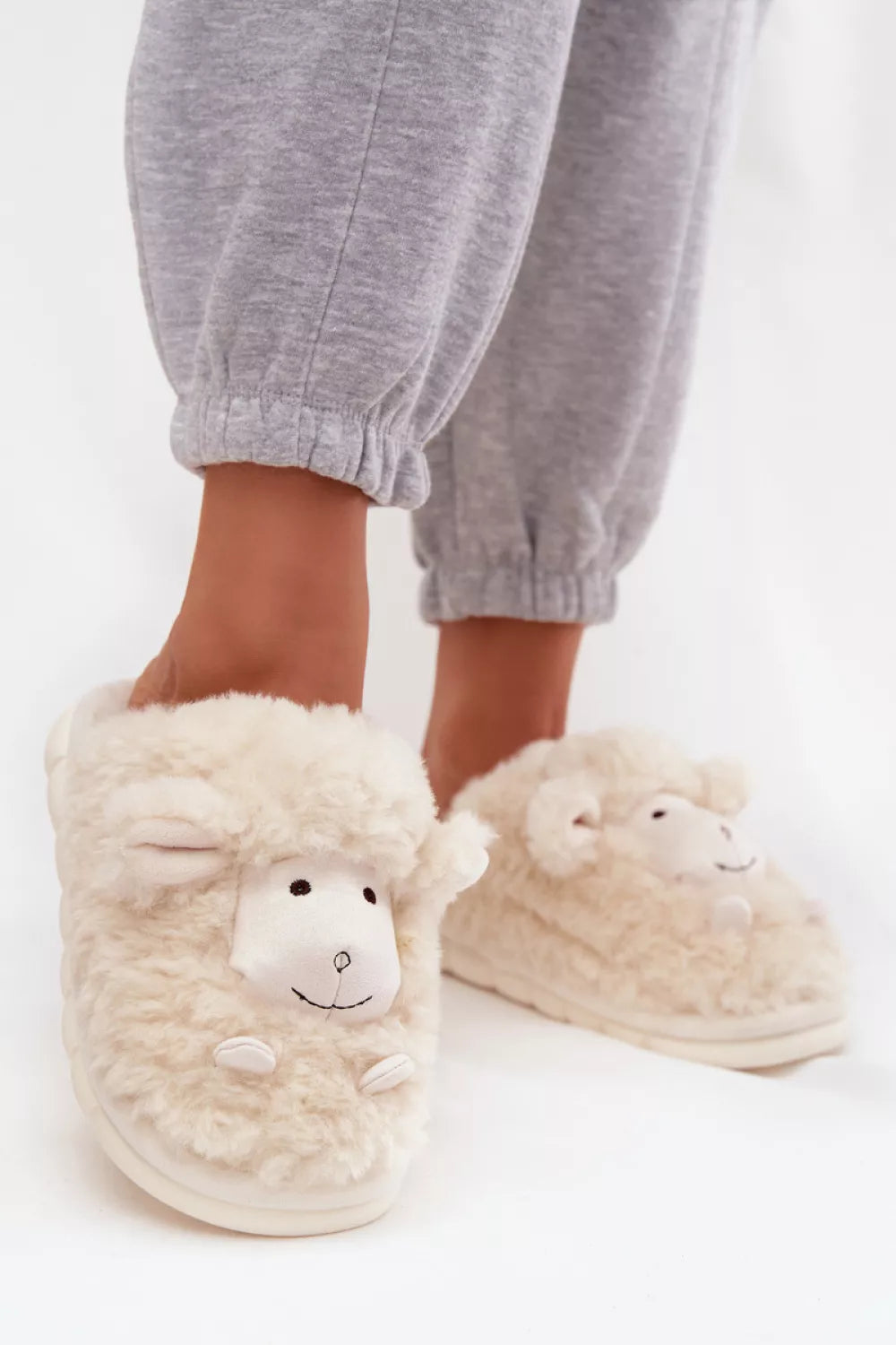 Šlepetės modelis 220729 Step in style