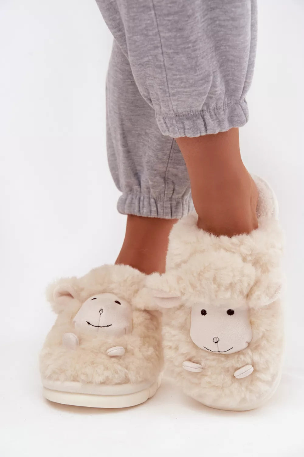 Šlepetės modelis 220729 Step in style