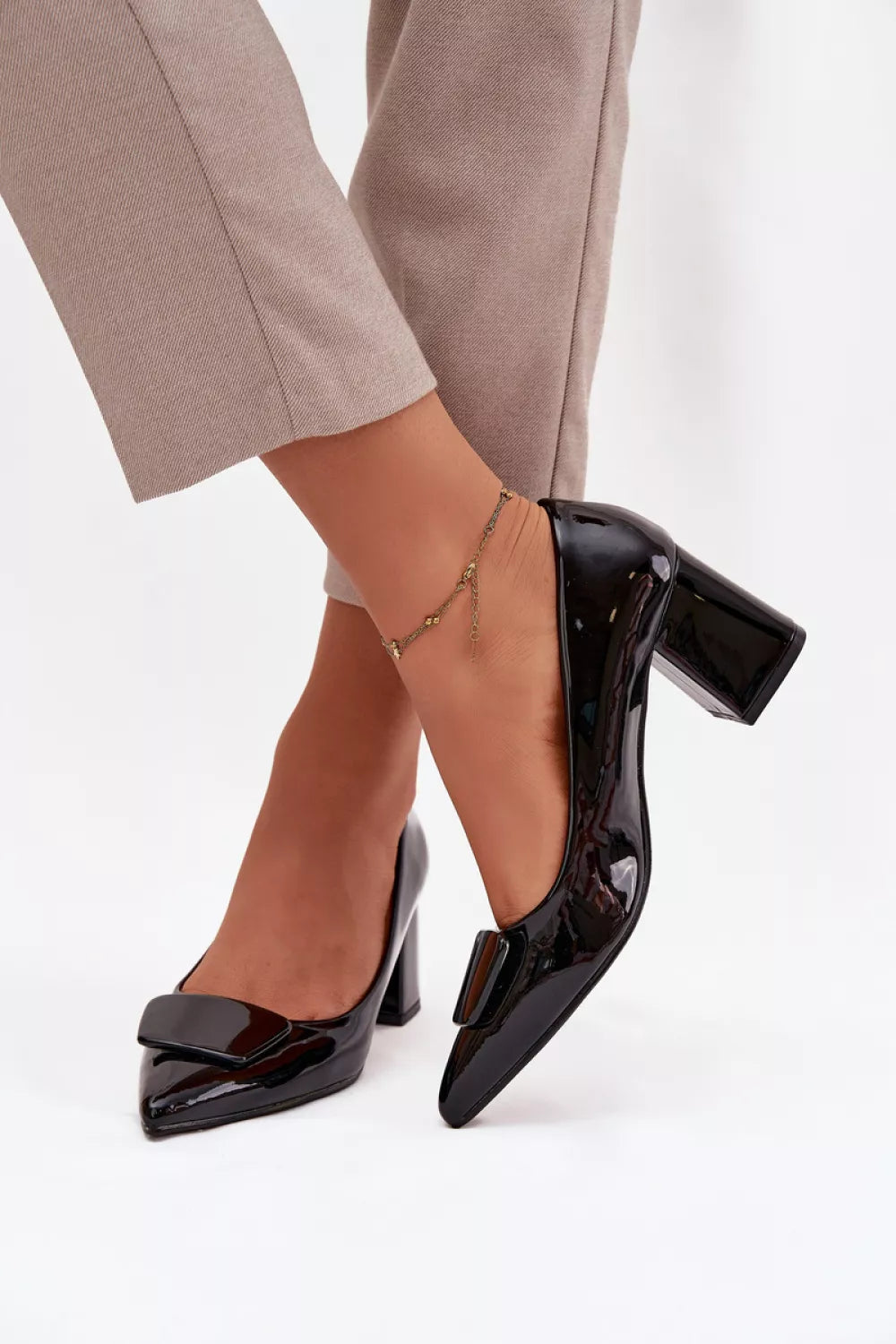 Kulni bateliai "Block heel pumps" modelis 221172 Ženkite stilingai