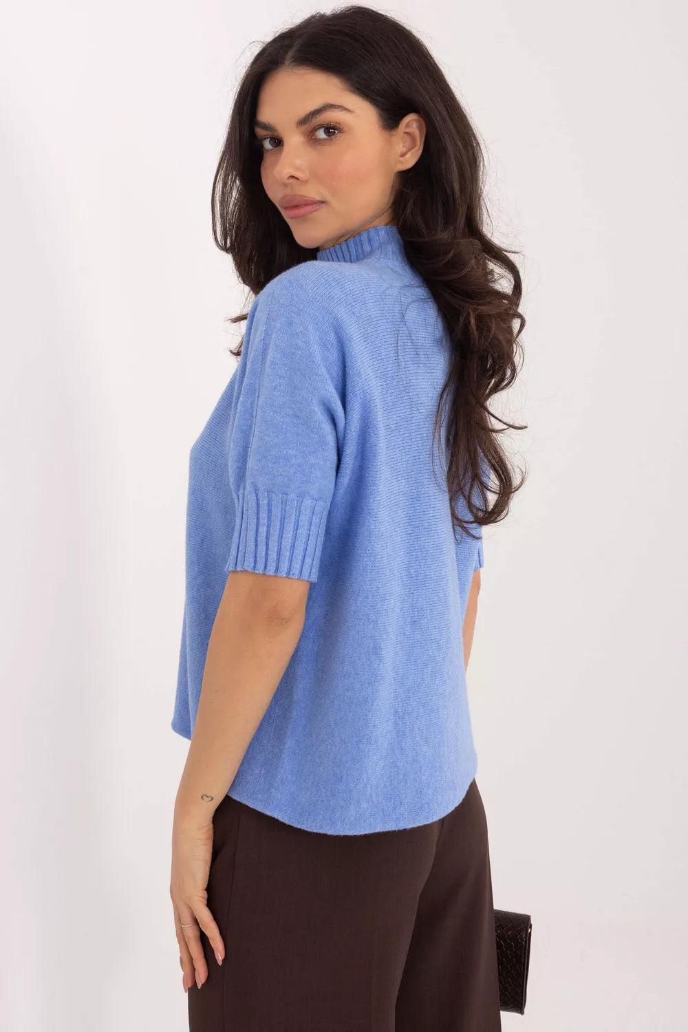 Trumpių rankovių megztinis modelis 222582 Italy Moda