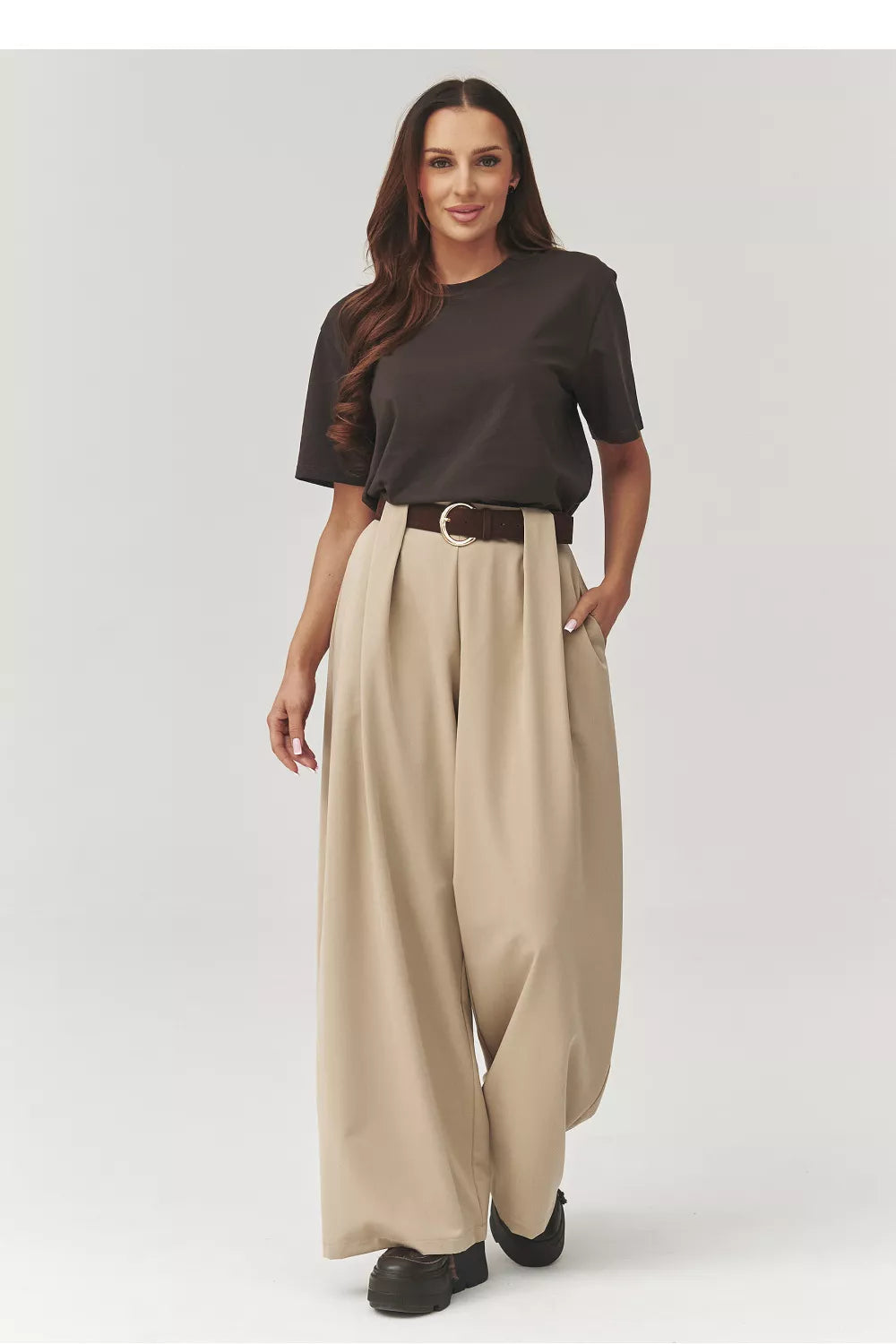 Moteriškos kelnės modelis 223365 Makadamia