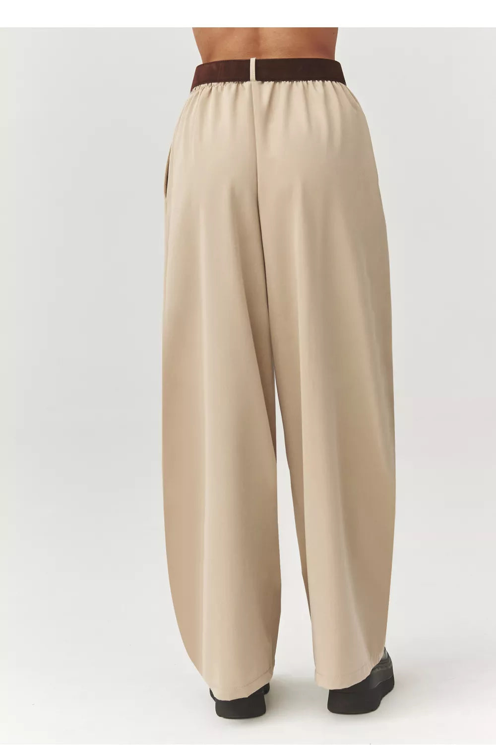 Moteriškos kelnės modelis 223365 Makadamia