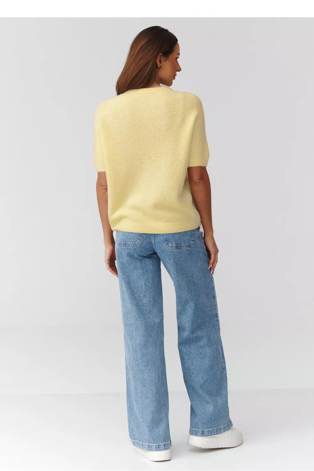 Megztinis trumpomis rankovėmis, modelis 224077 Makadamia