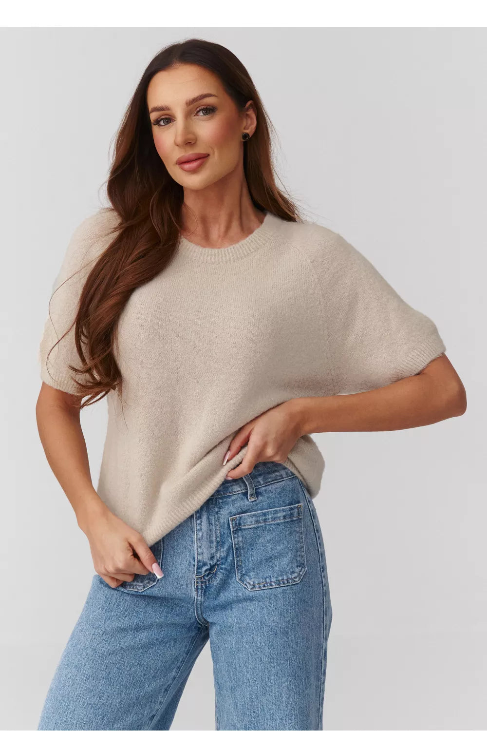Megztinis trumpomis rankovėmis modelis 224081 Makadamia