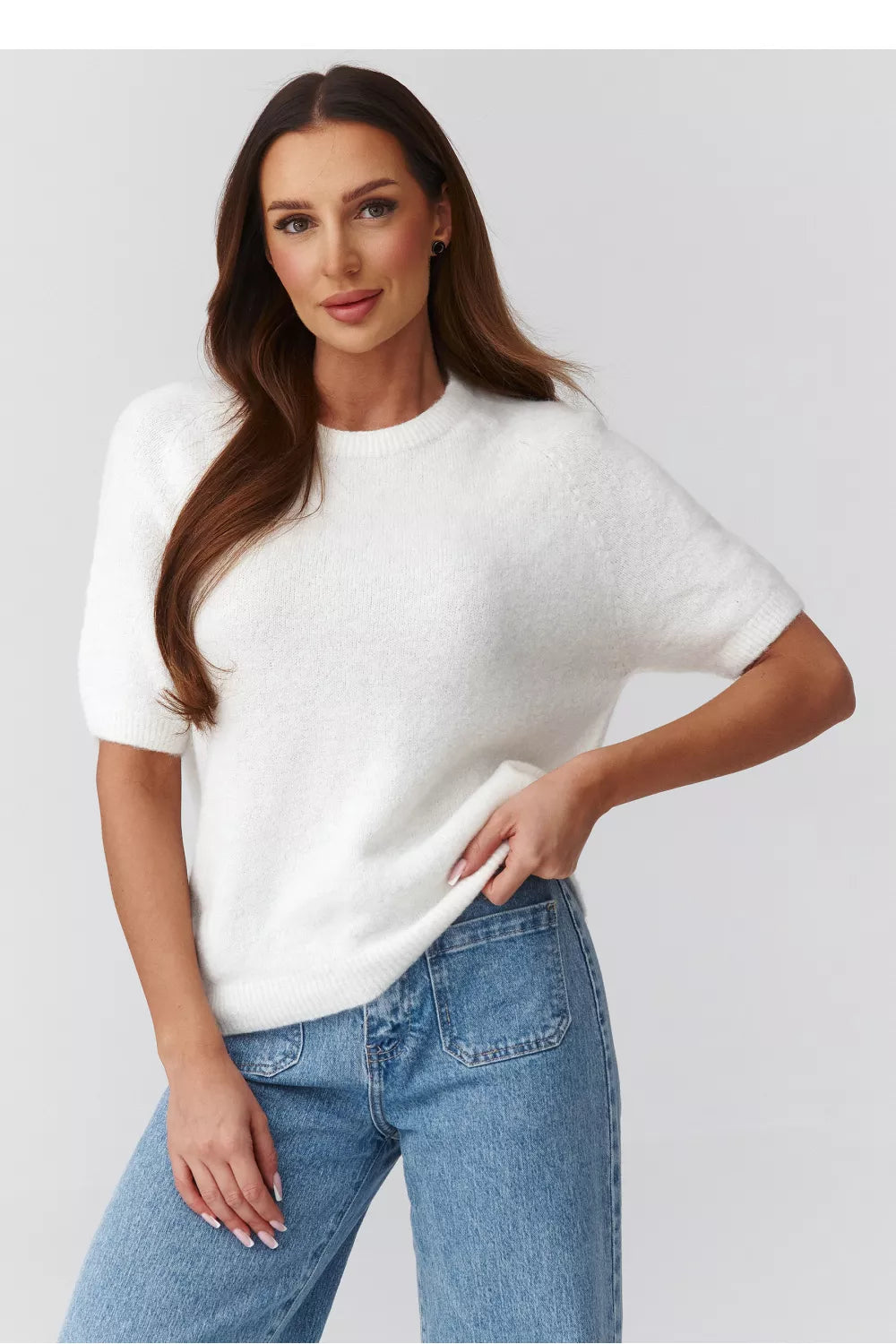 Trumpas megztinis, modelis 224082 Makadamia