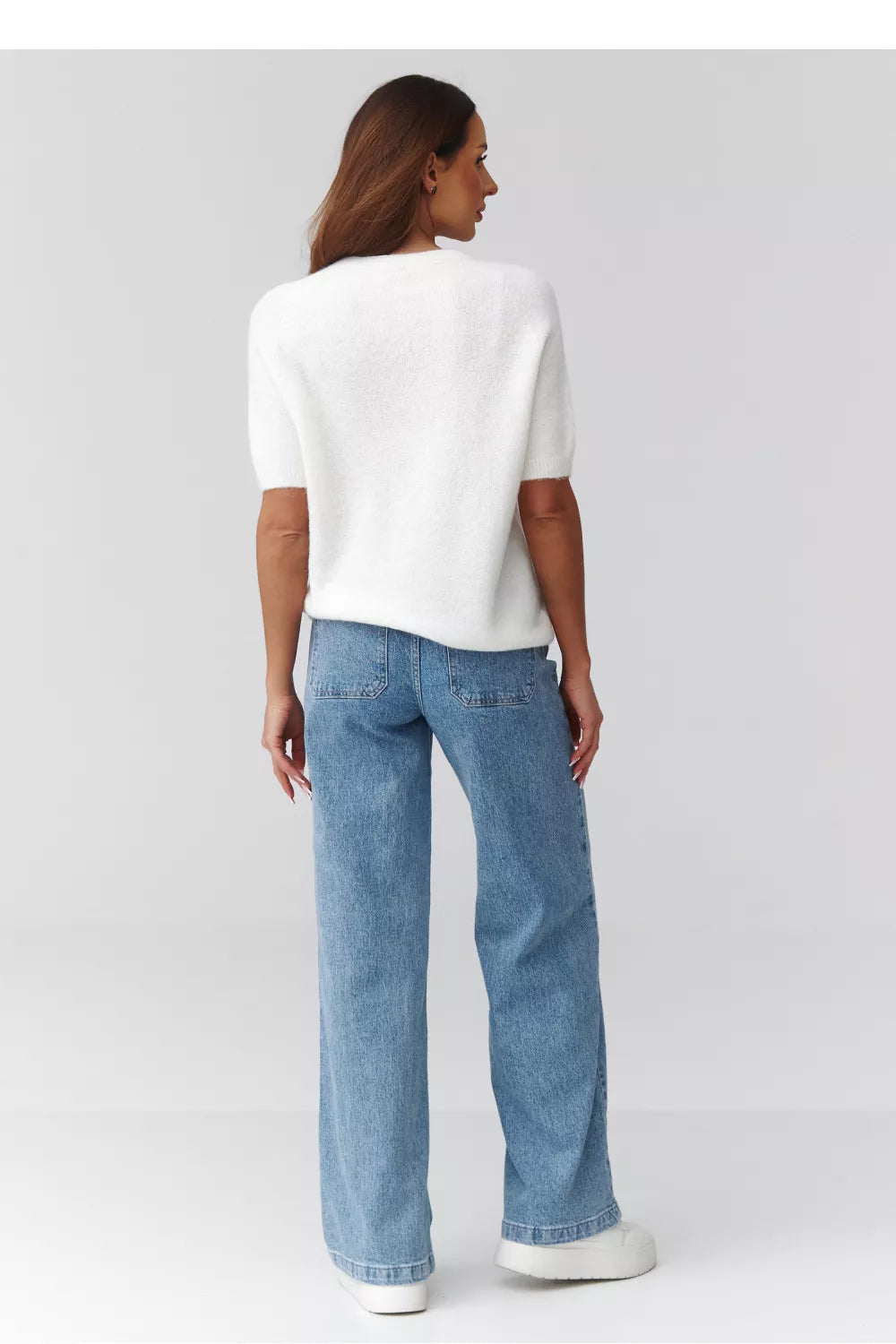 Trumpas megztinis, modelis 224082 Makadamia