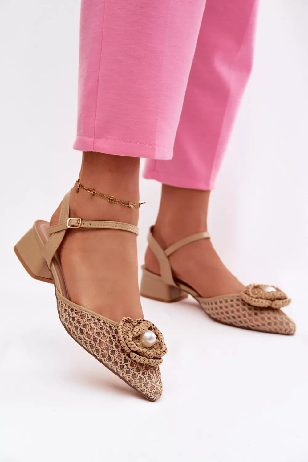 Mėgaukitės stiliumi su 224482 modelio sandalais