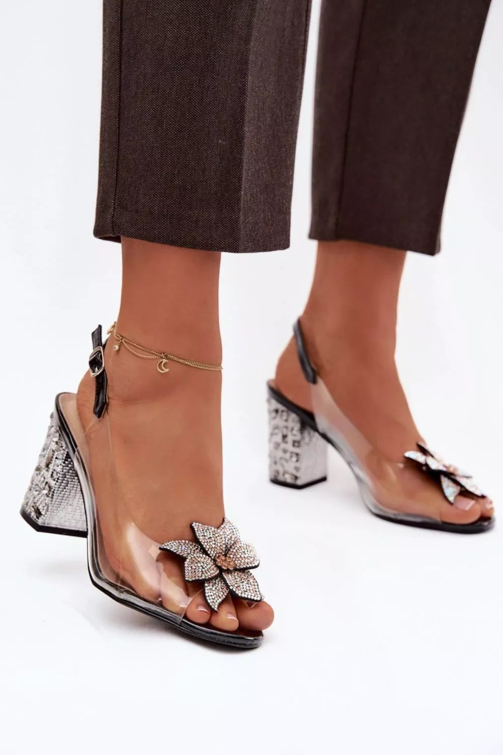 Basutės ant kulno, modelis 225135 „Step in style“