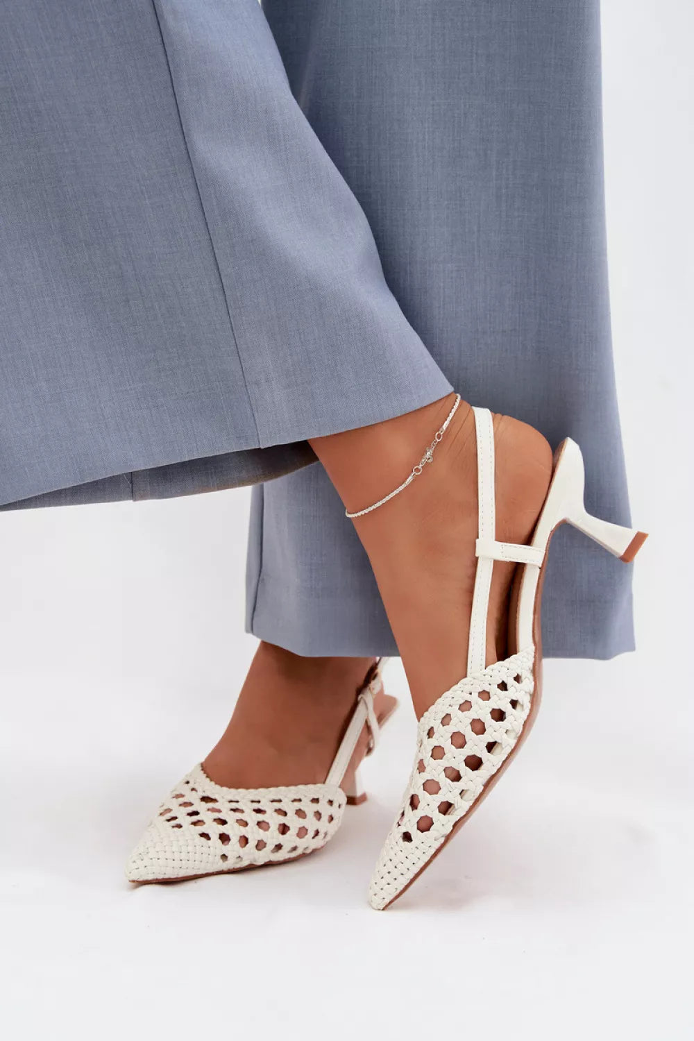 Basutės modelis 225223 Elegantiški žingsniai