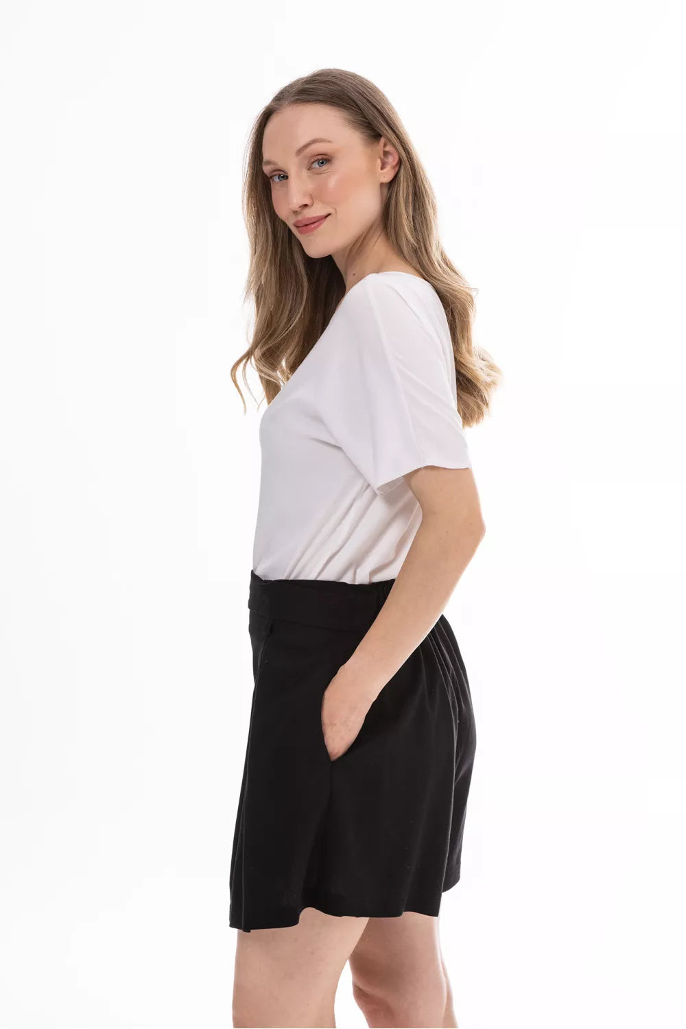 Šortai, modelis 225294 awama