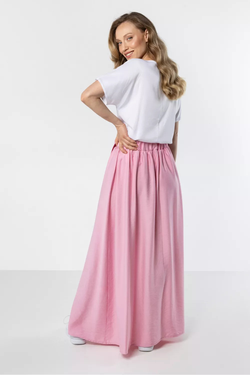 Ilga suknelė modelis 225332 awama