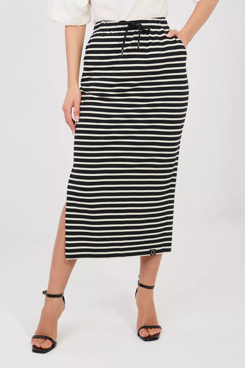 Sijonas modelis 225719 Sublevel