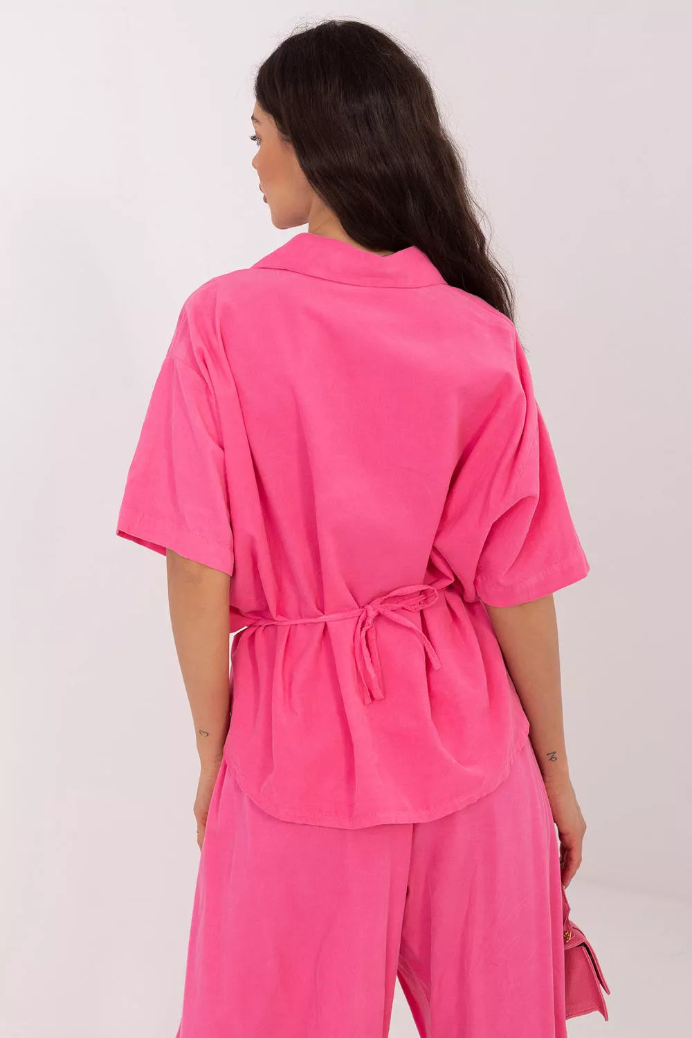 Trumpių rankovių marškiniai, modelis 226018 Italy Moda
