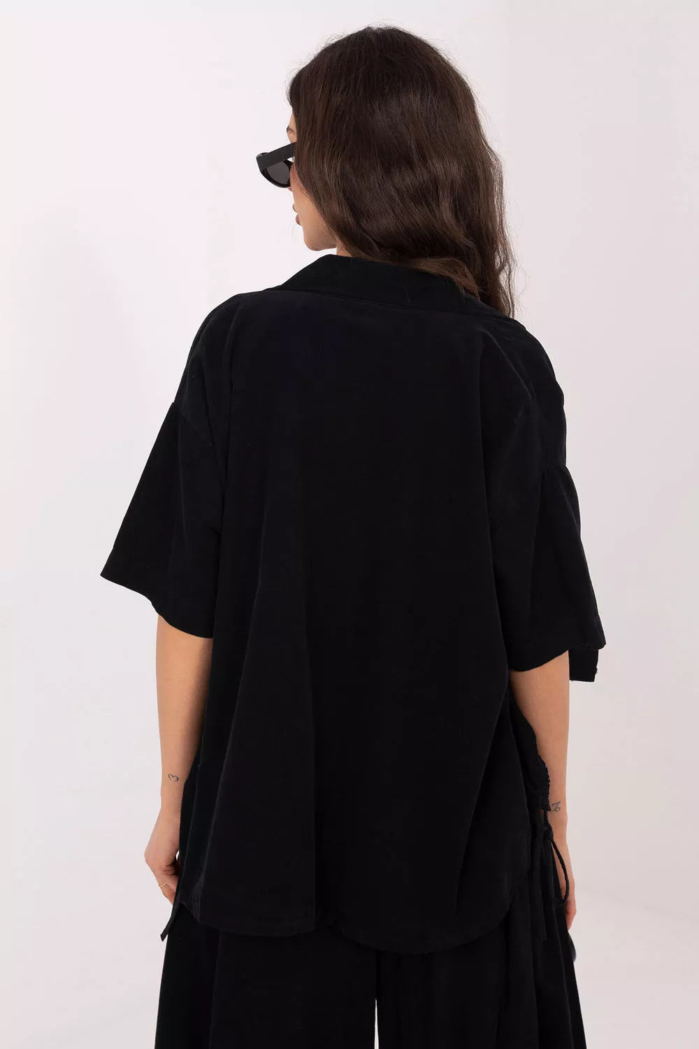 Trumpių rankovių marškiniai, modelis 226020 Italy Moda