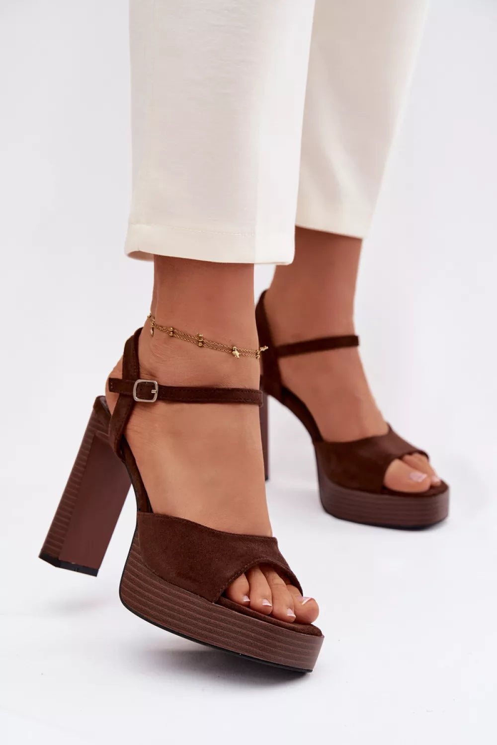 „Aukštakulniai sandalai, modelis 226119, stilingai su „Step in style“