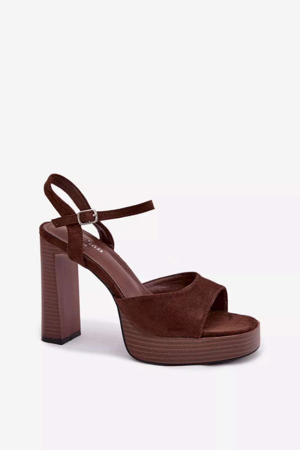 „Aukštakulniai sandalai, modelis 226119, stilingai su „Step in style“
