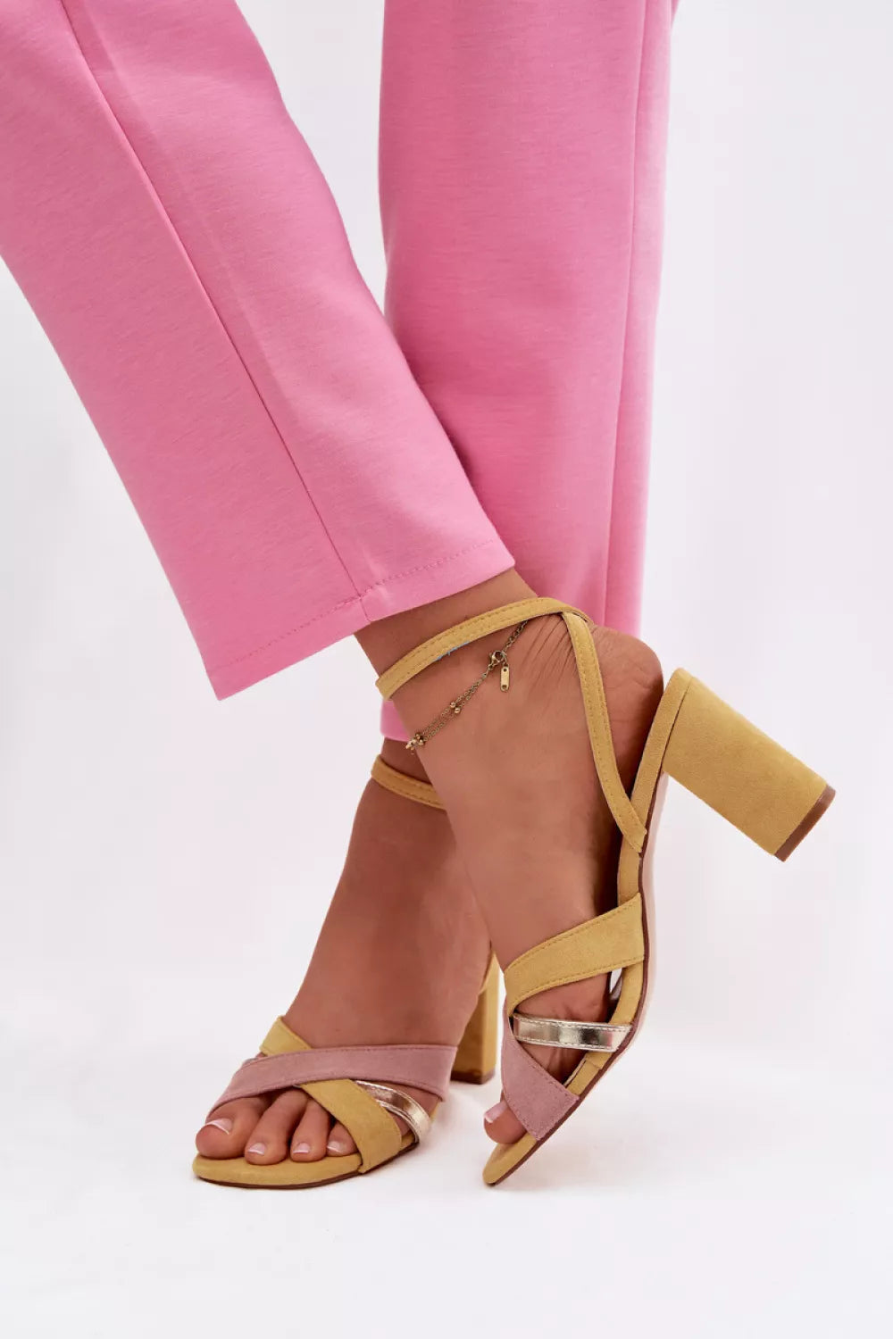 Basutės su kulnu modelis 226336 Step in style
